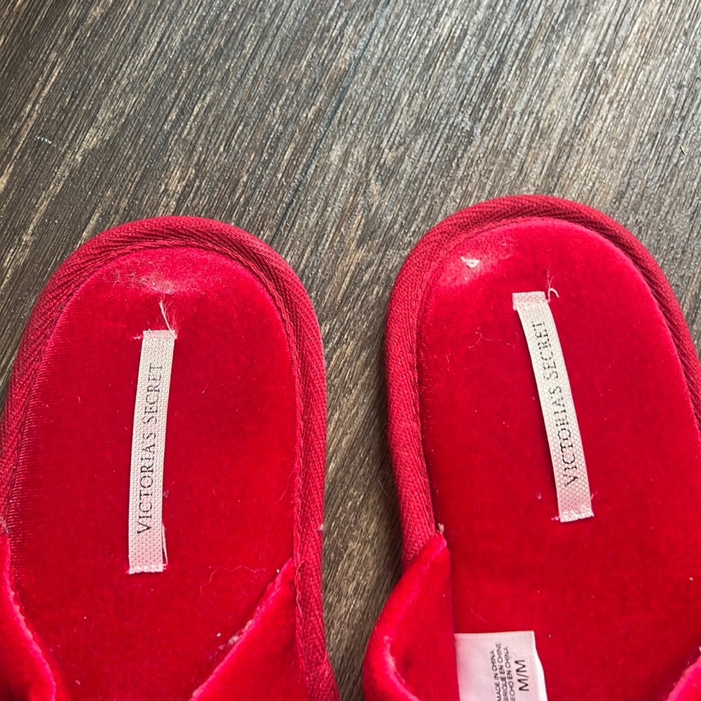VS Slippers - Picture 2 of 3